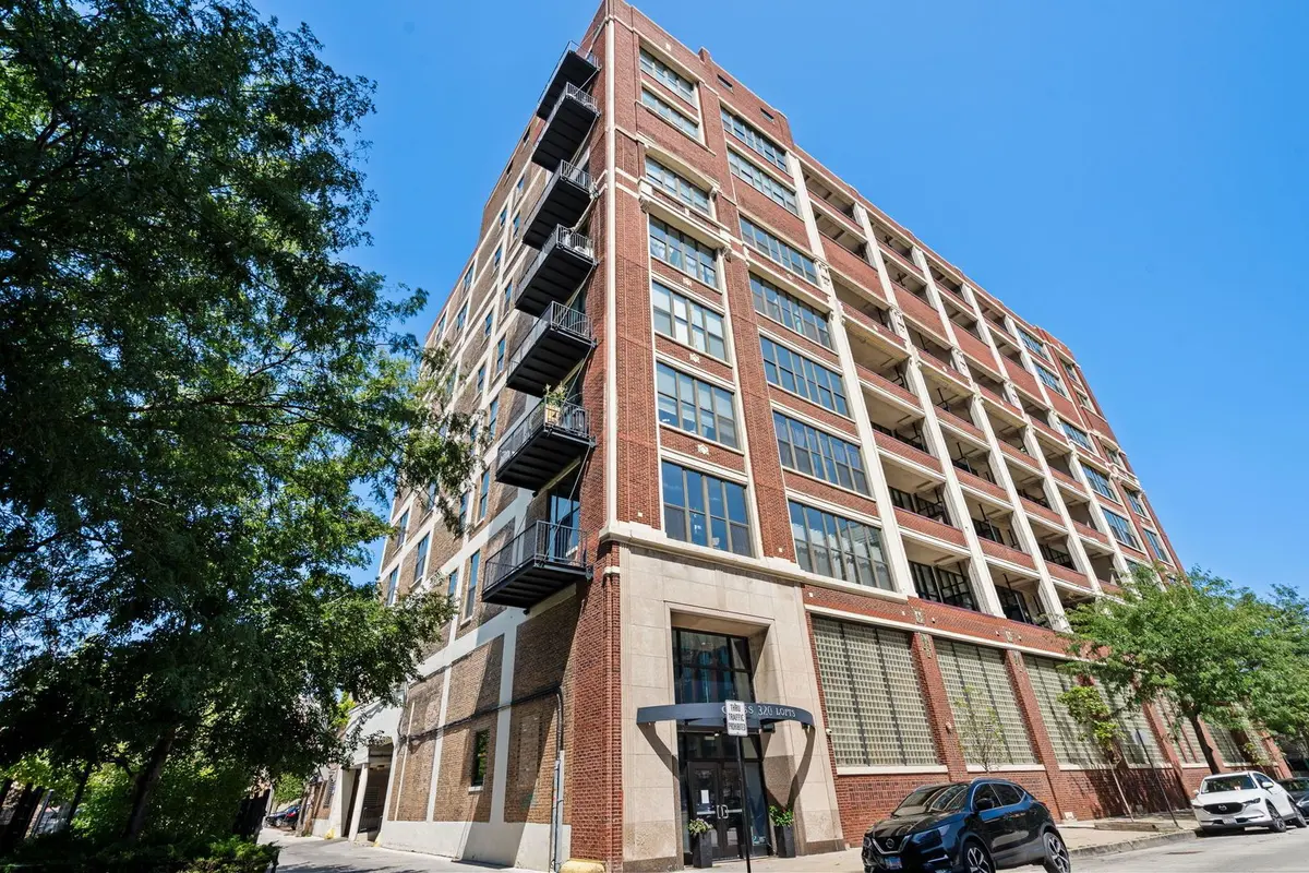 320 E 21ST Street