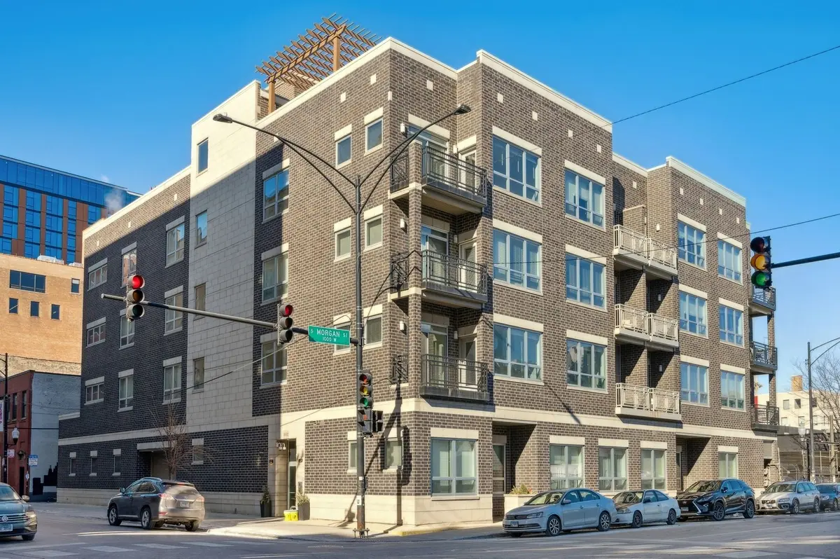 1002 W Van Buren Street