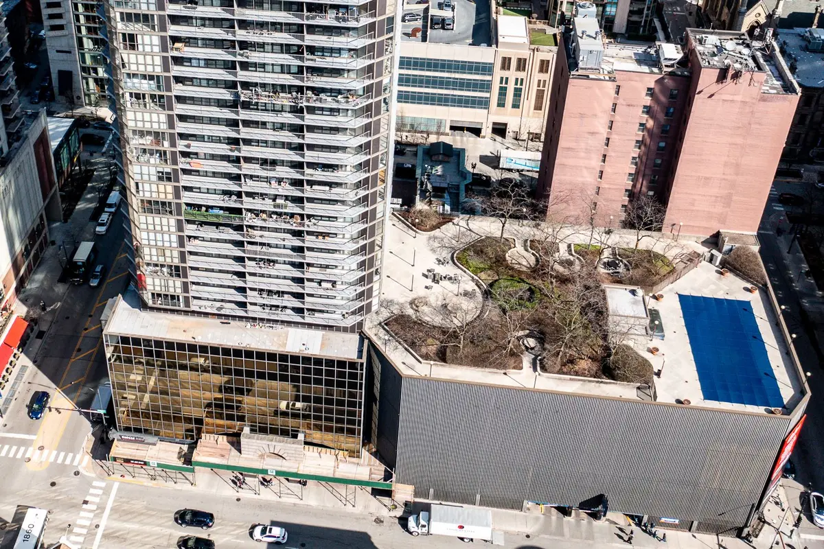 10 E Ontario Street