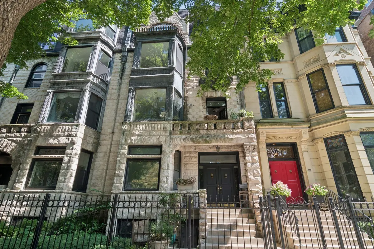 1329 N Dearborn Street