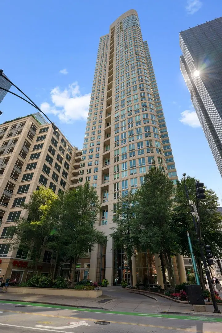 345 N LASALLE Boulevard