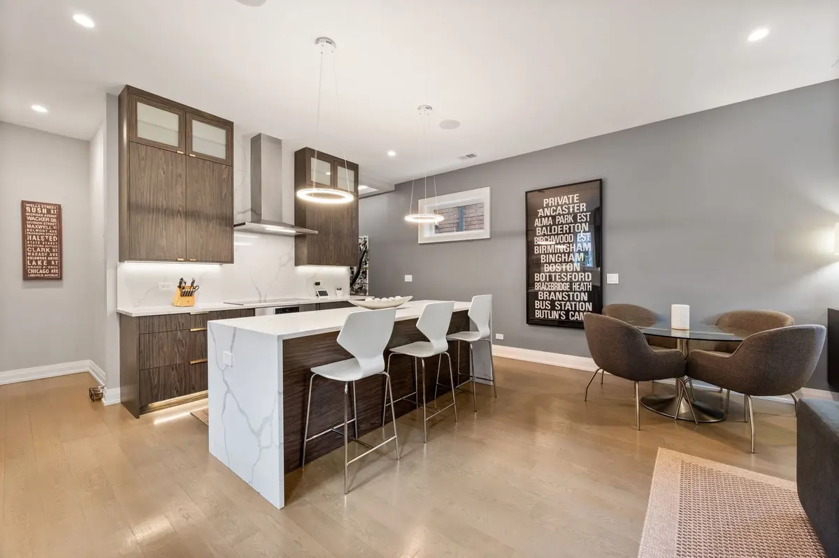 729 W Diversey Parkway