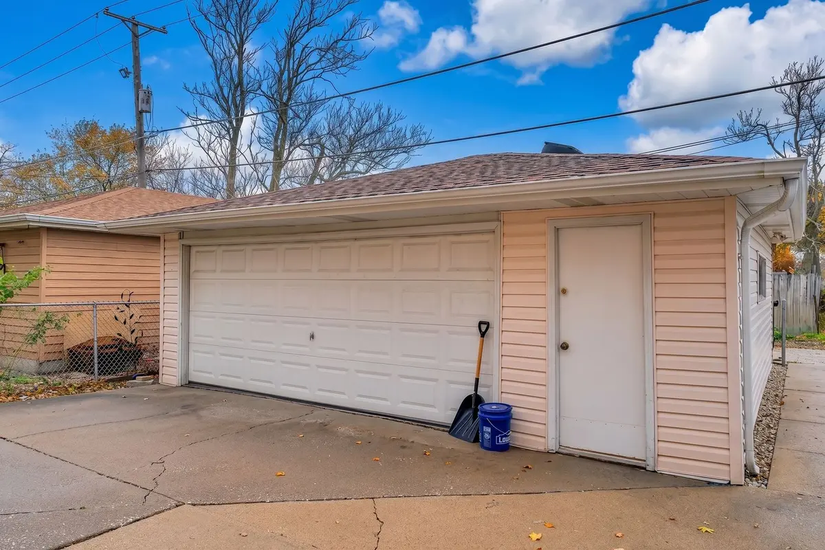 6048 W 79th Street