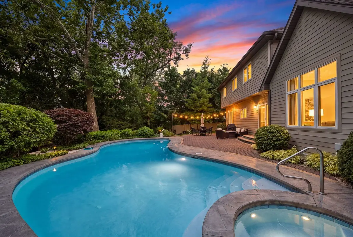 331 Brookside Circle