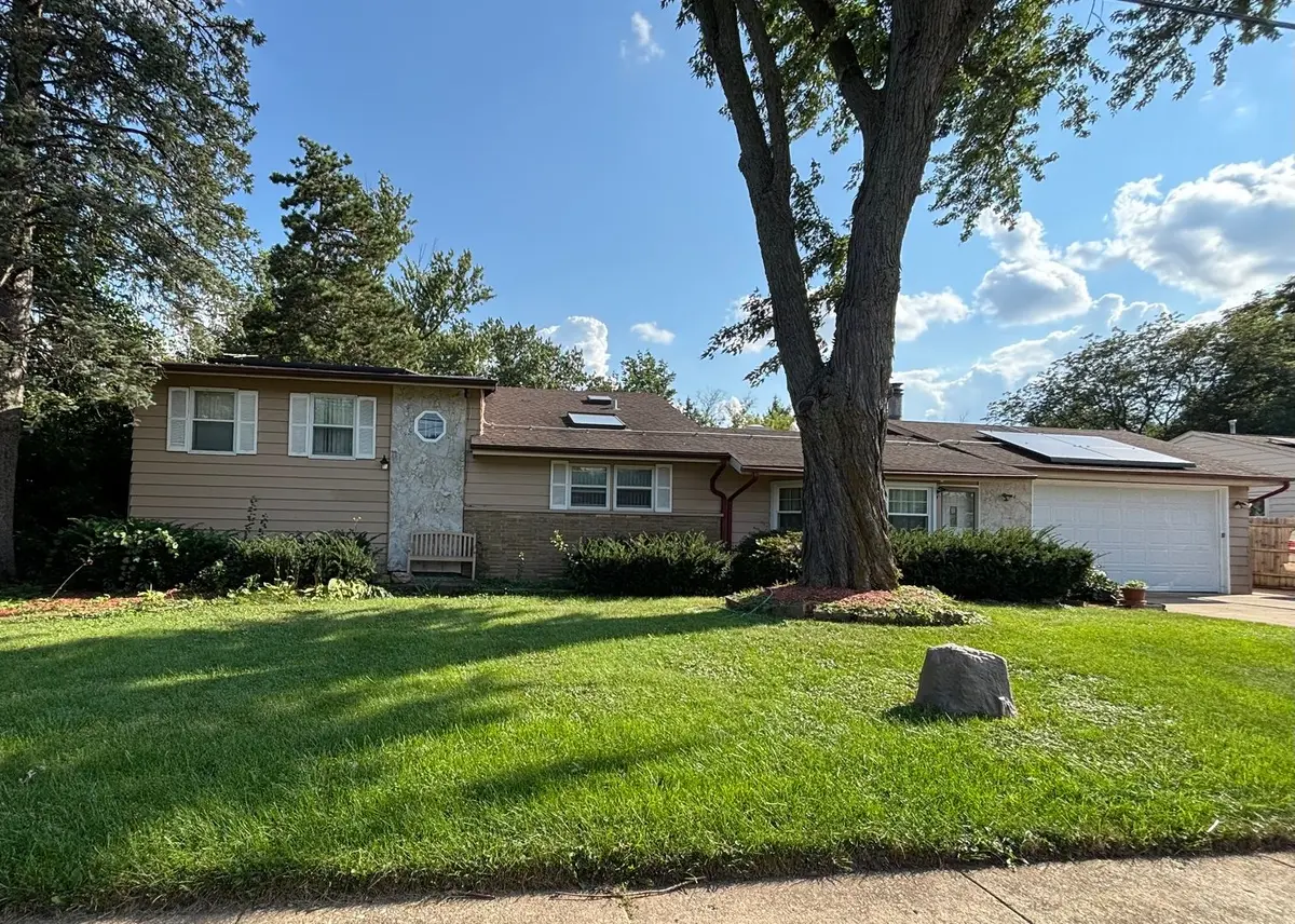 11 W Palatine (FRONTAGE) Road