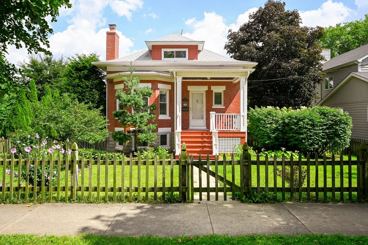 695 Prairie Avenue
