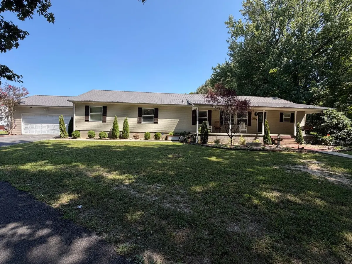 706 Airport Road