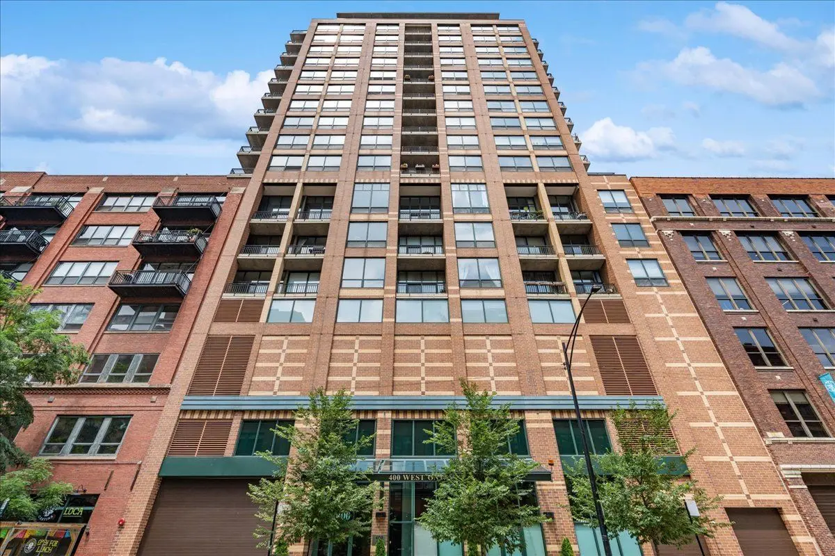 400 W Ontario Street