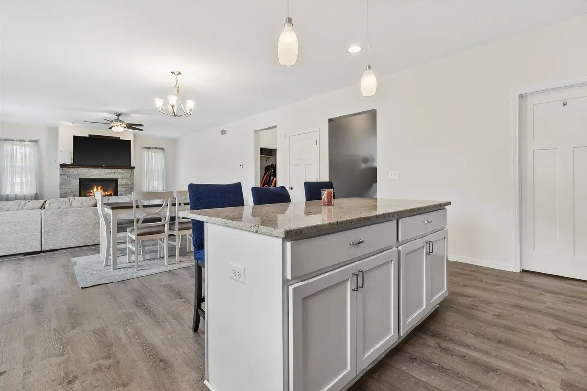 320 W Hunt Avenue