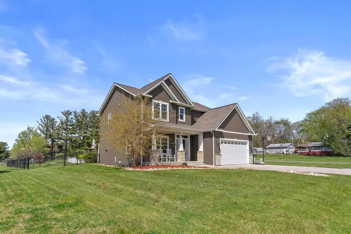 320 W Hunt Avenue