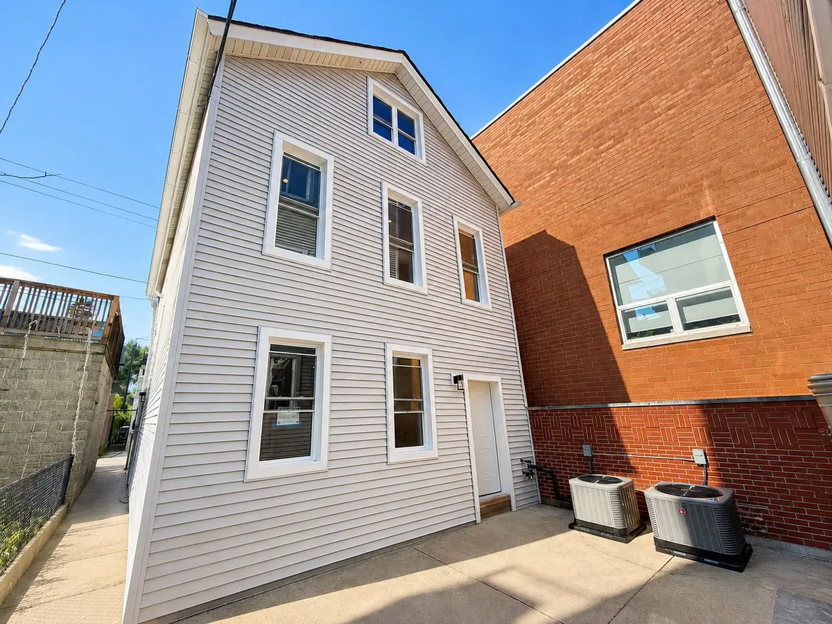 1905 W HURON Street