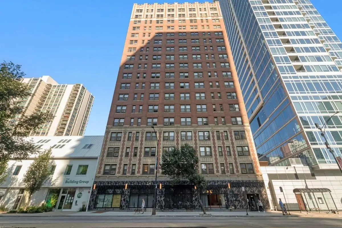 1211 N LASALLE Street