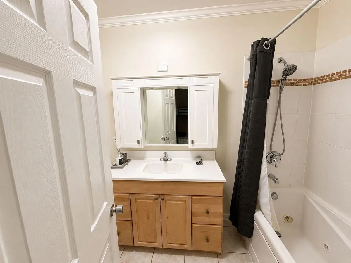 1028 W 20th Place