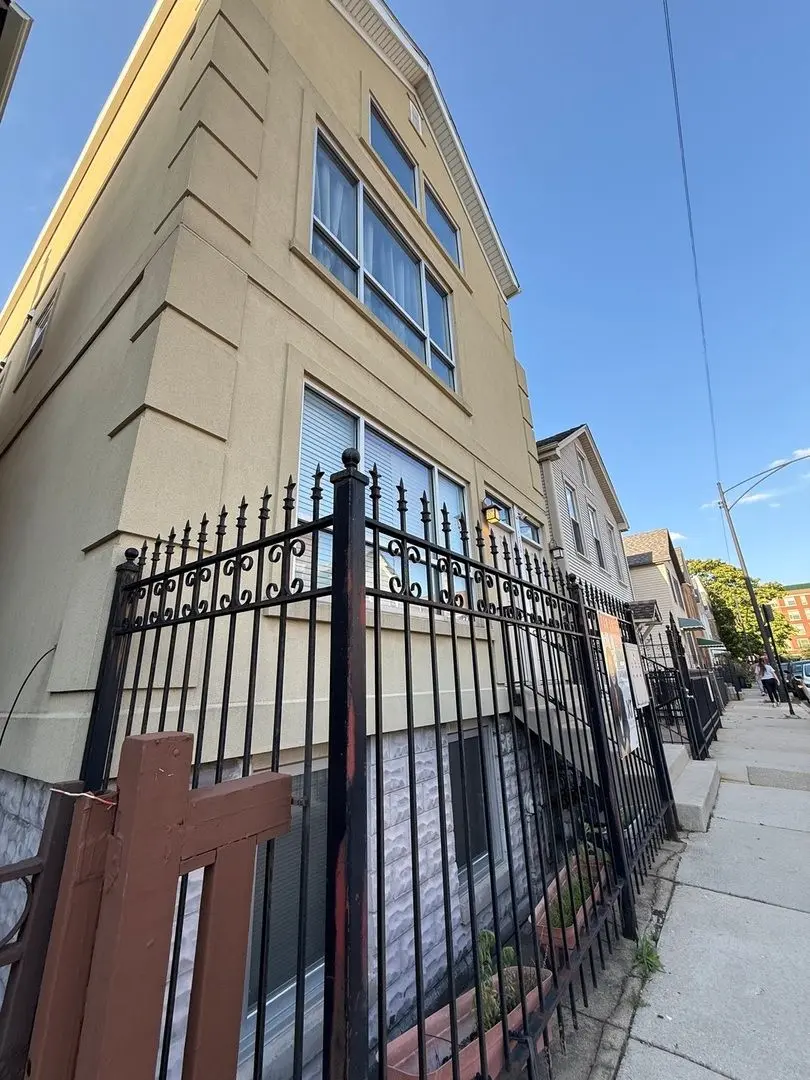1028 W 20th Place