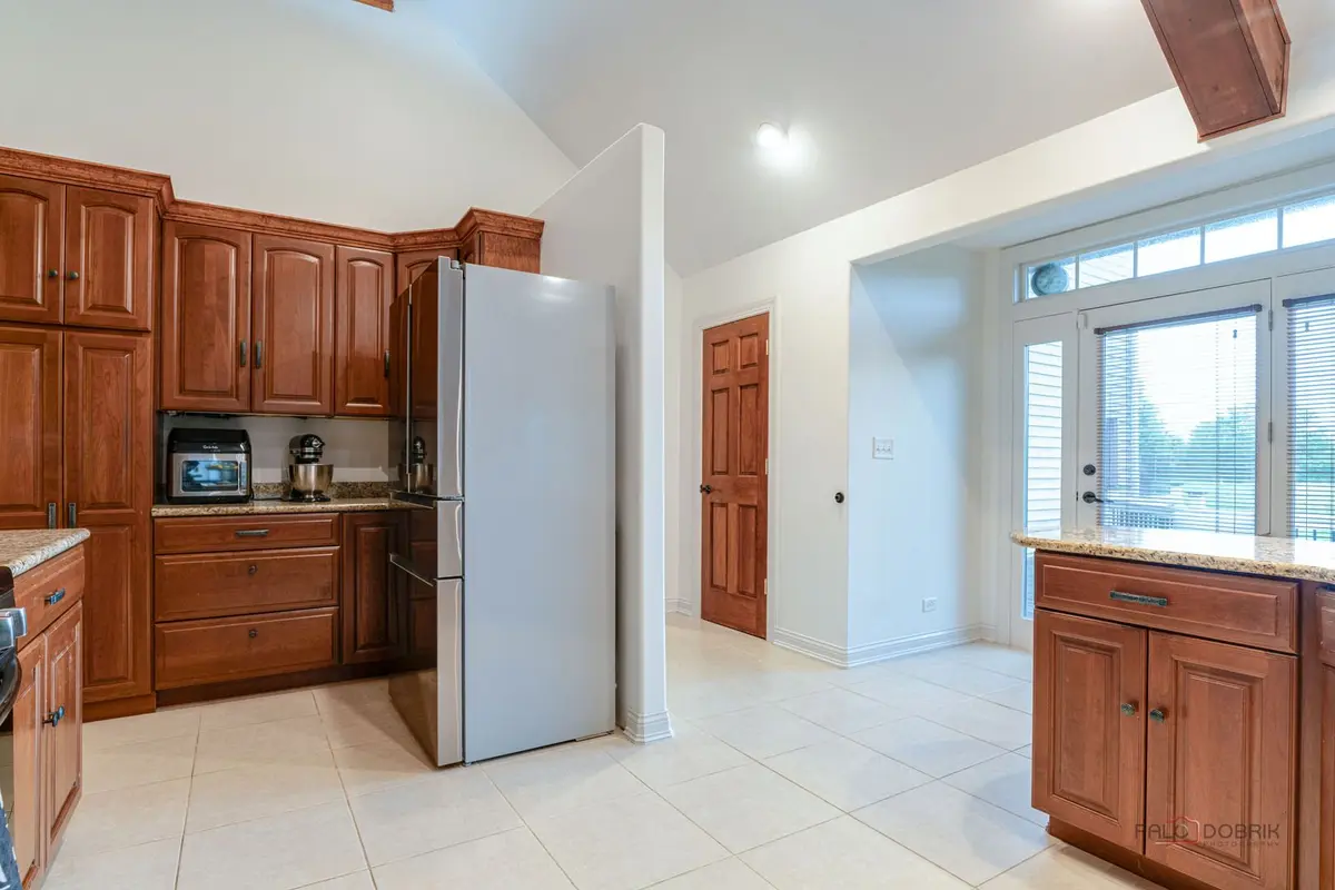 8208 Country Shire Lane