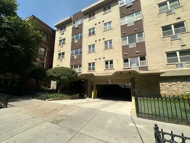420 W Aldine Avenue