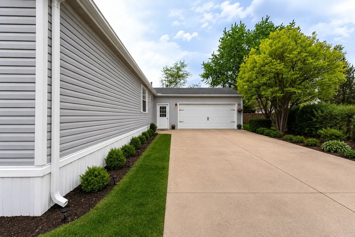 25 Cedar Lane