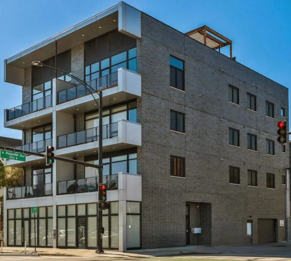 1203 W Augusta Boulevard