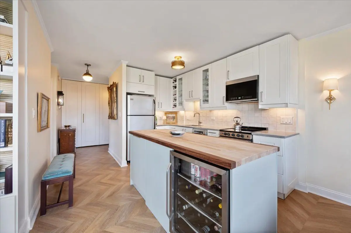 1455 N Sandburg Terrace