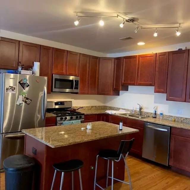 2000 W Warren Boulevard