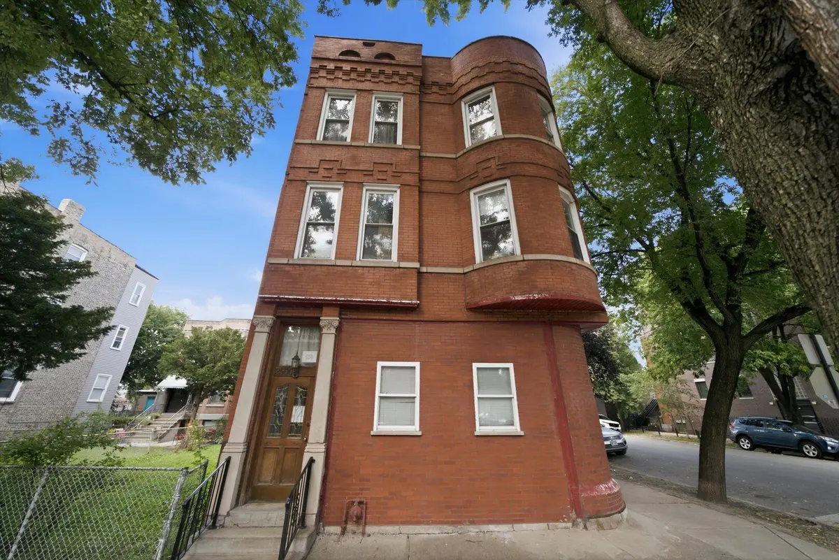 2500 W Walton Street