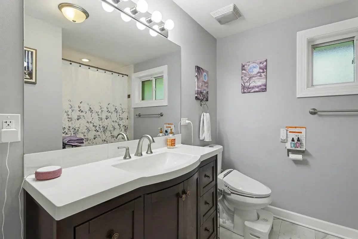908 E 159th Place