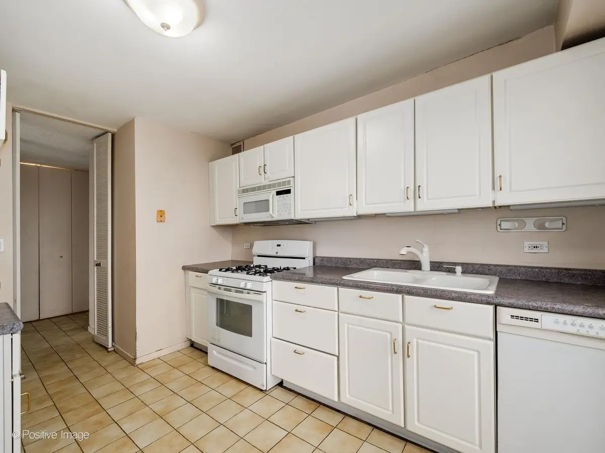 1960 N Lincoln Park West