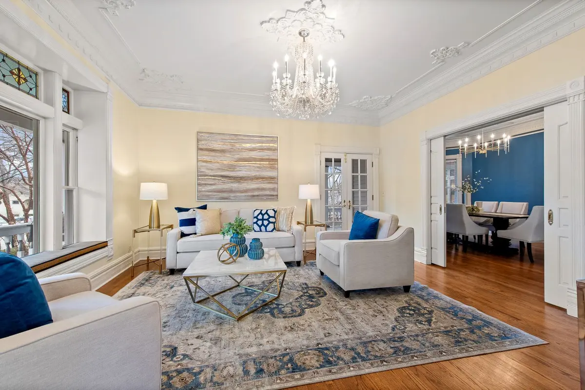 135 W Lake Street