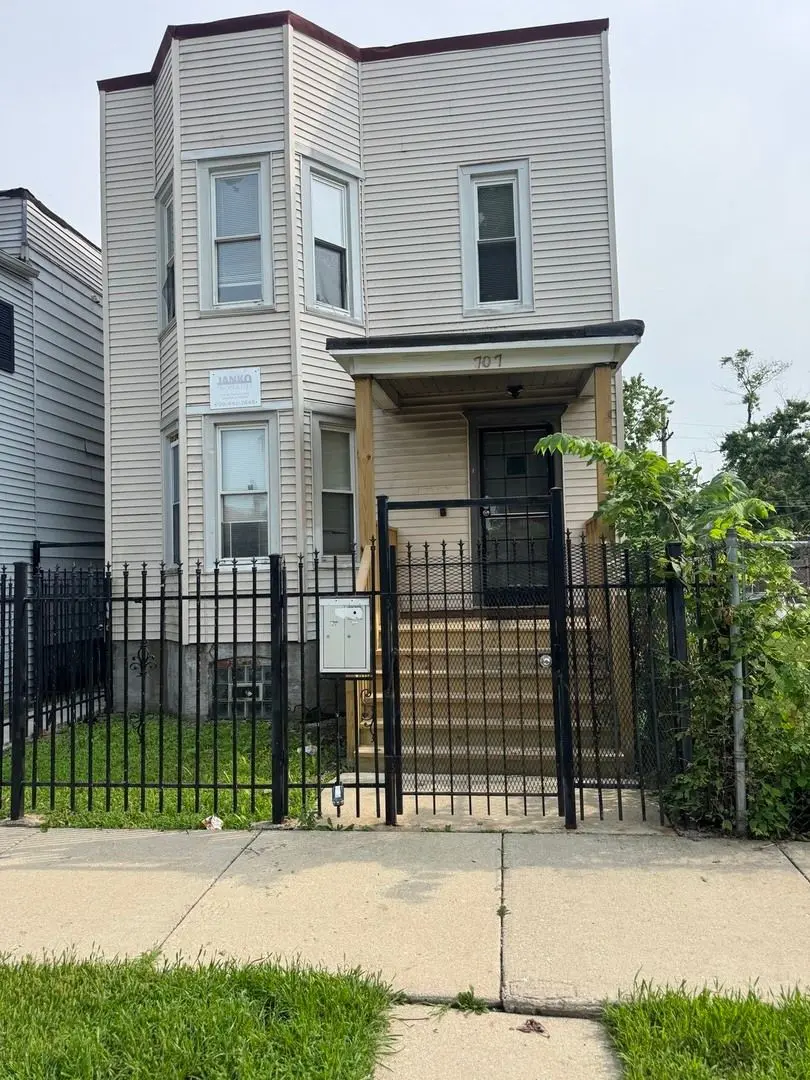 707 E 92nd Place