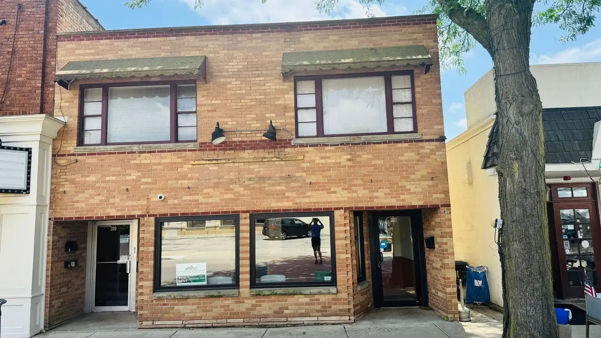 382 Lake Street
