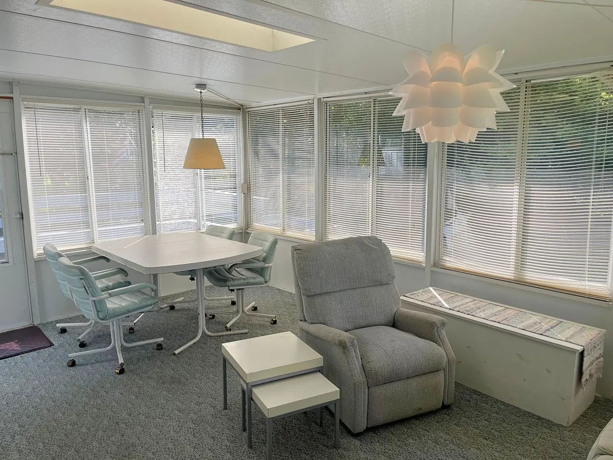 1009 Bay Road