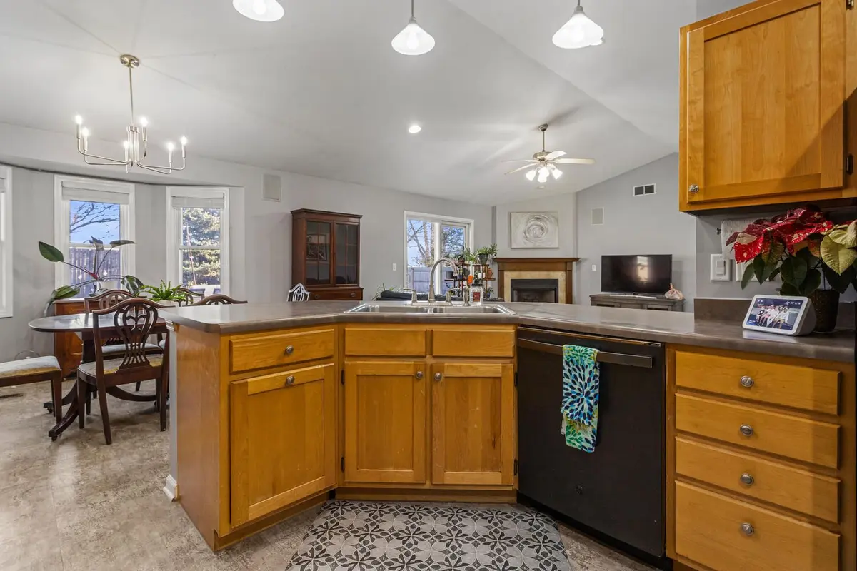 1202 Edgeview Drive