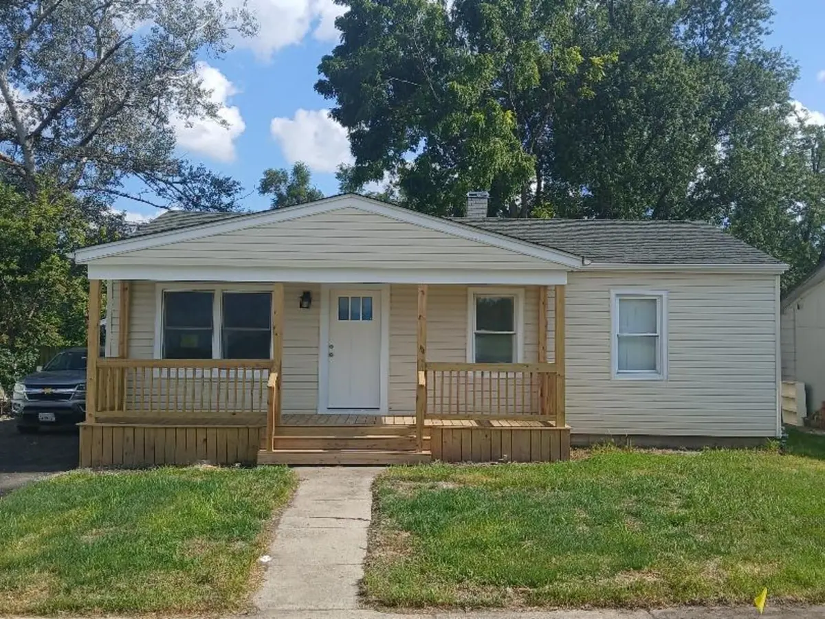 2402 E Sauk Trail