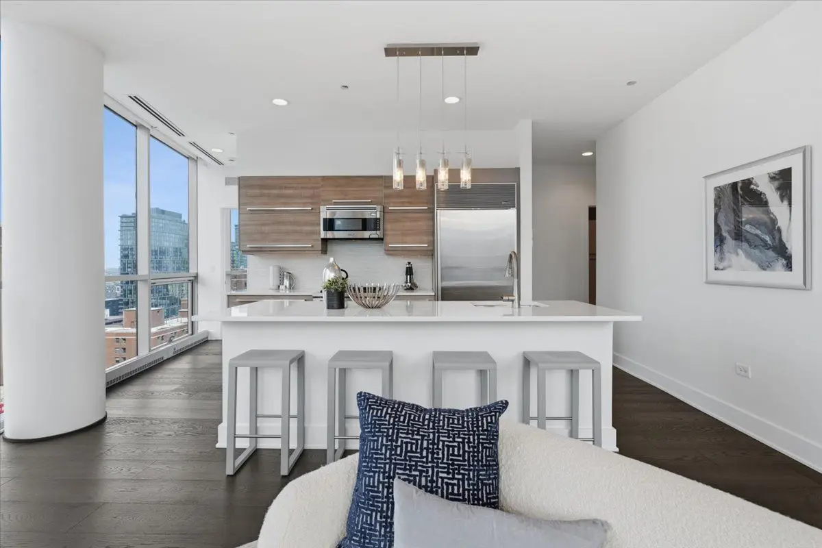 110 W Superior Street