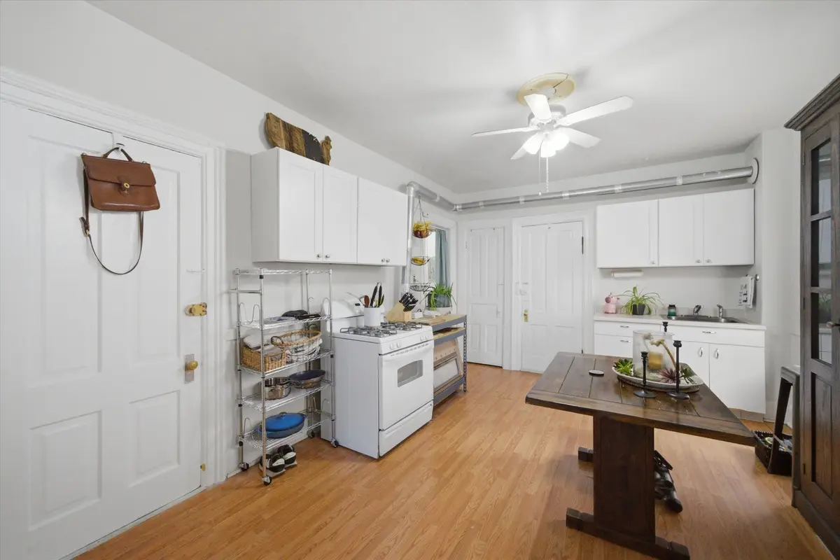 1433 W Superior Street