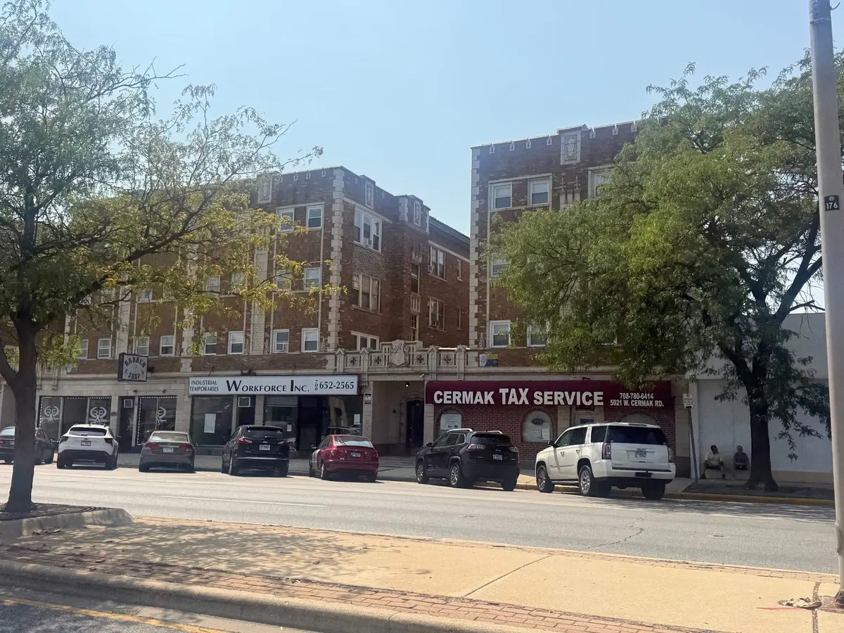5011 W Cermak Road