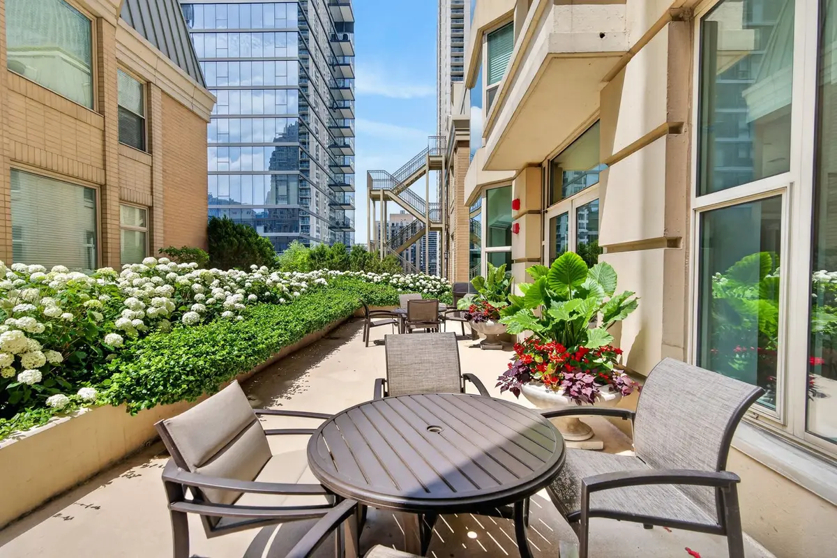 25 E Superior Street
