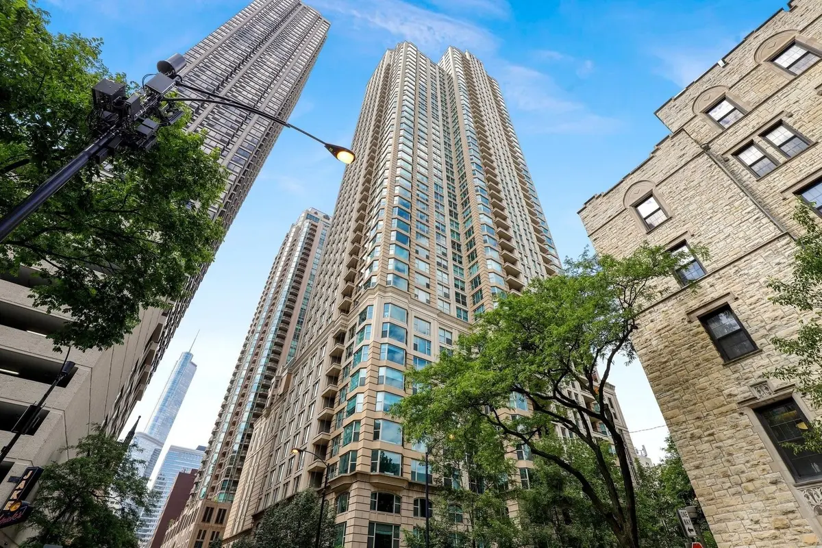 25 E Superior Street
