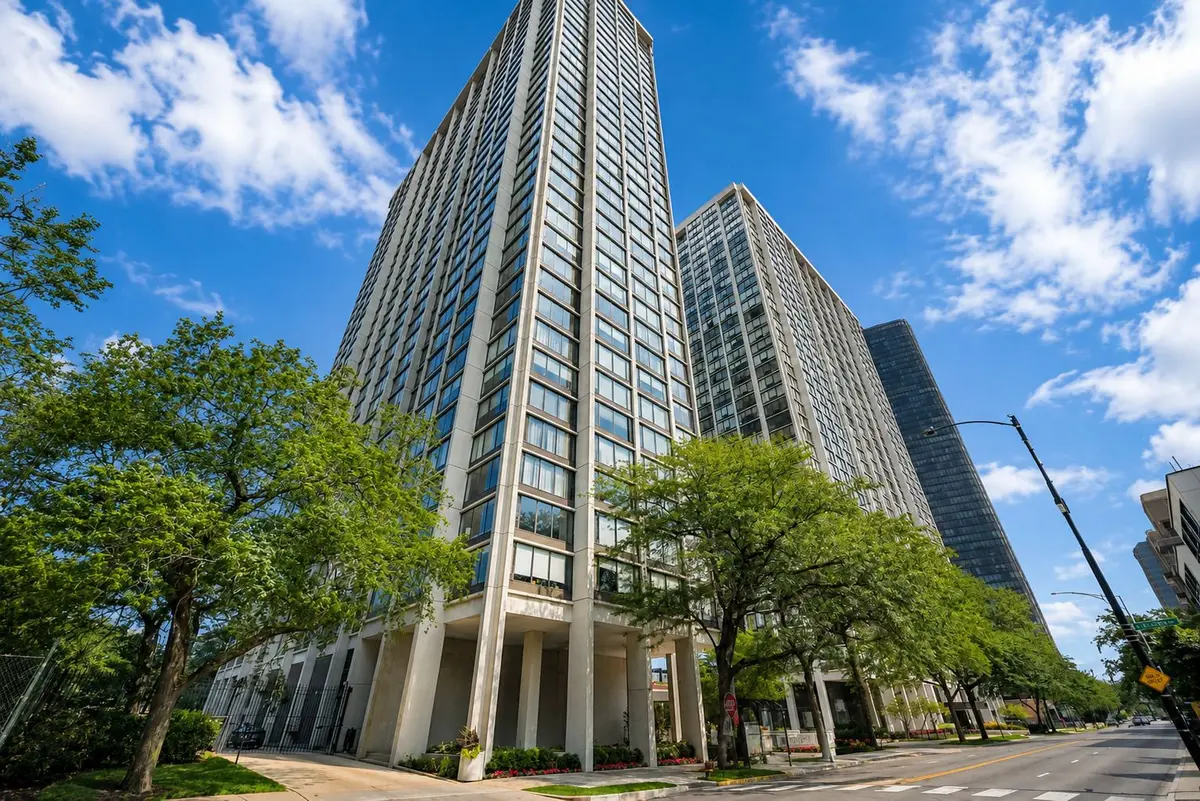 5455 N SHERIDAN Road