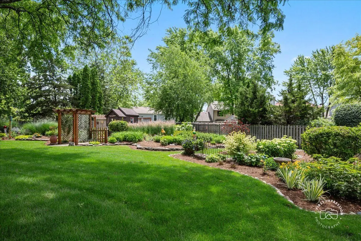 808 Lyndhurst Court