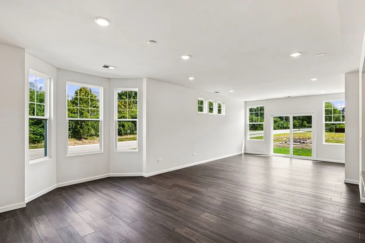 6201 Links Drive