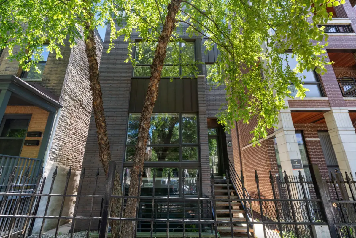 1131 W Addison Street