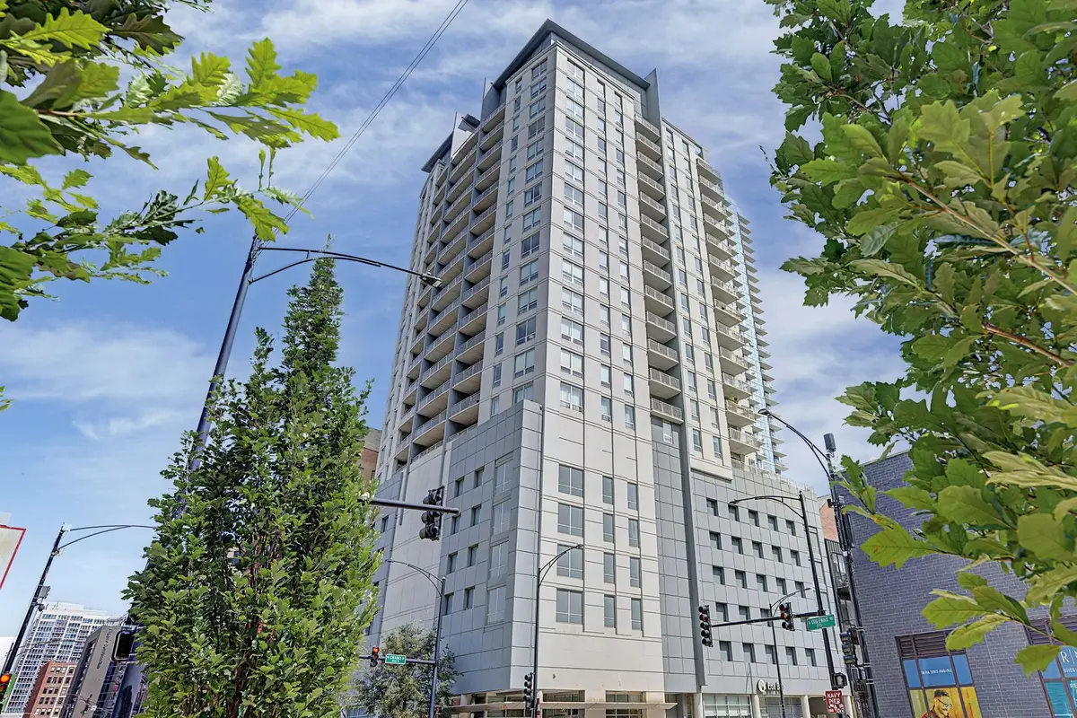 330 W GRAND Avenue