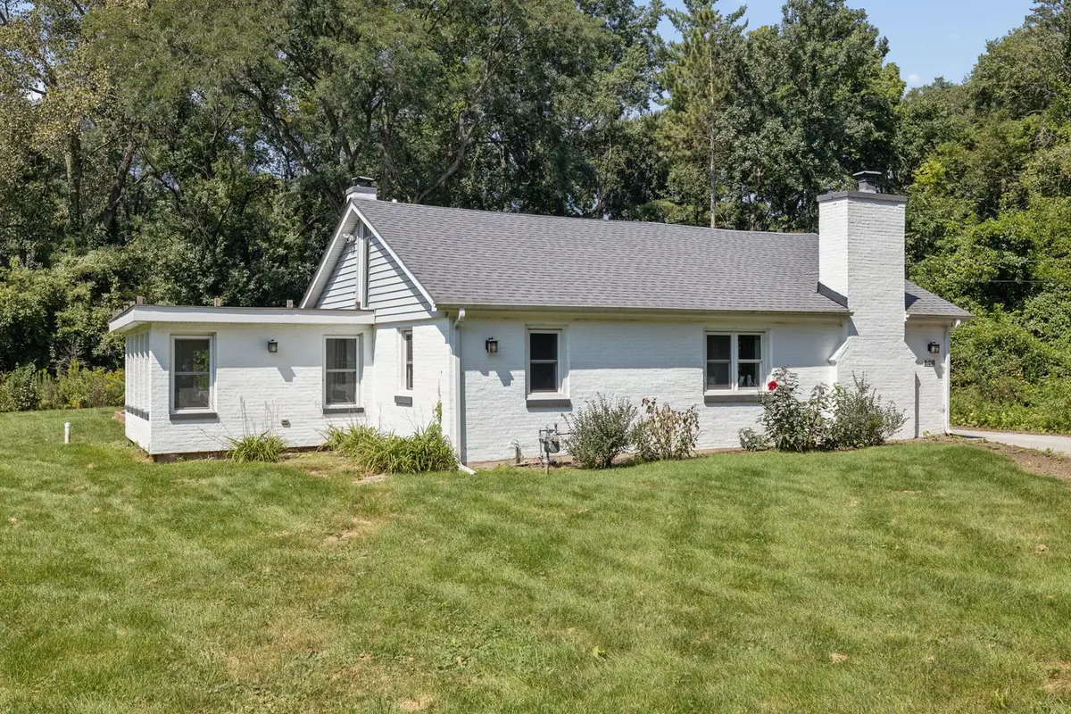 8S040 Olesen Drive