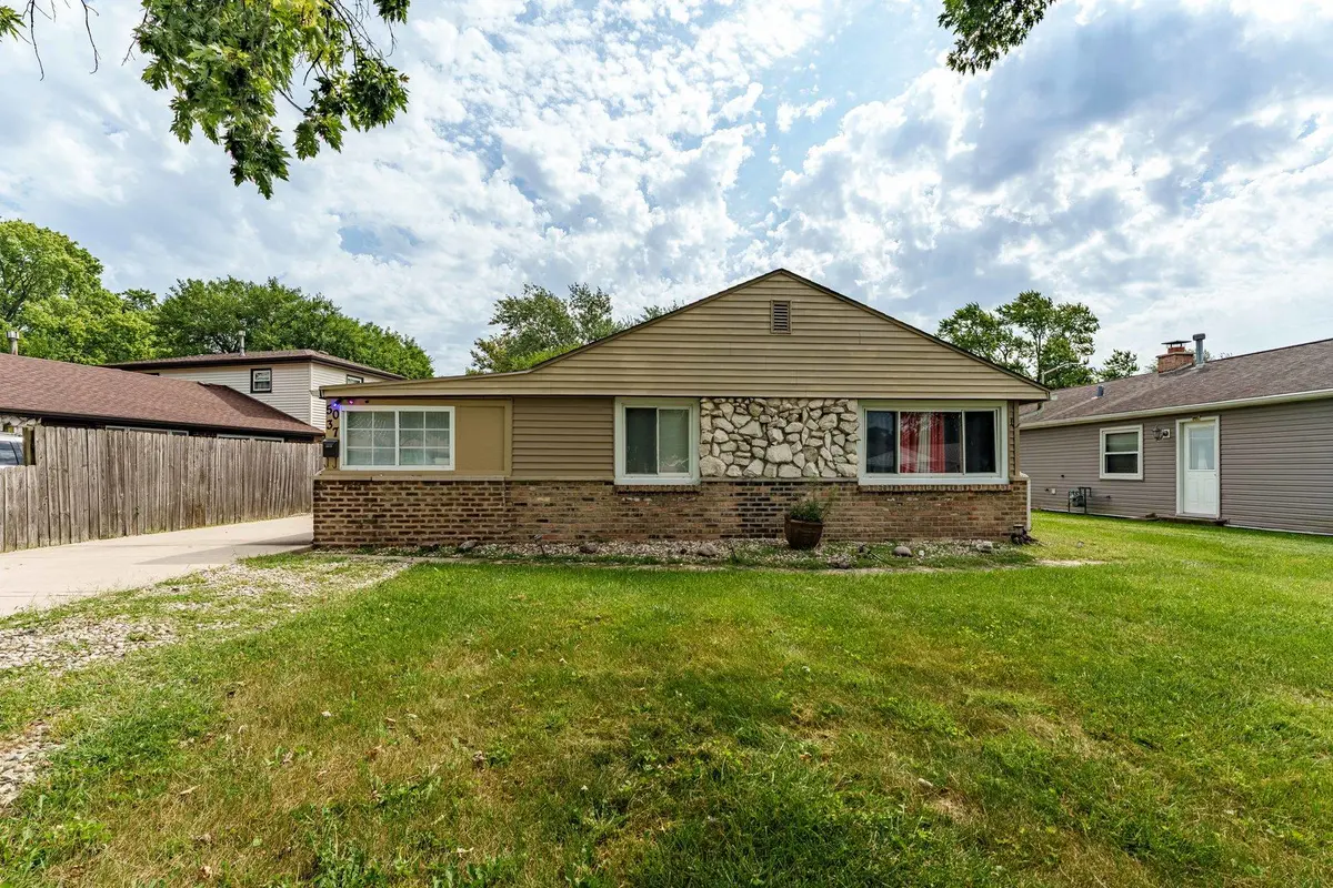 5037 Elm Circle Drive