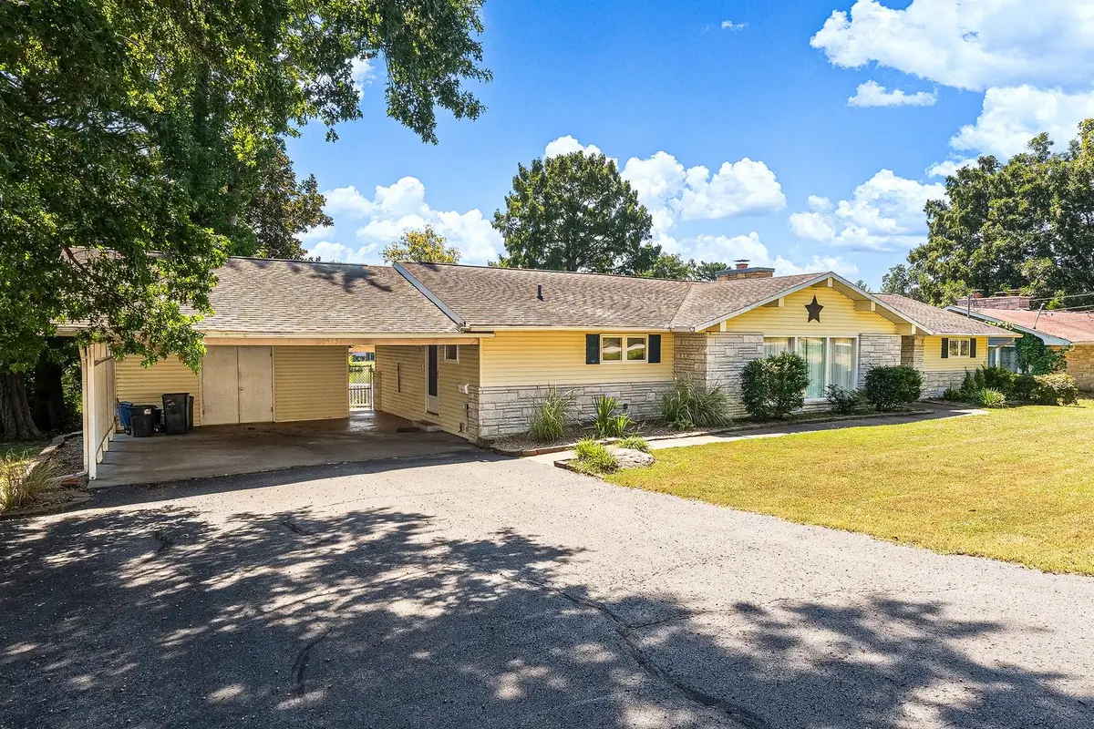 1613 Tina Drive