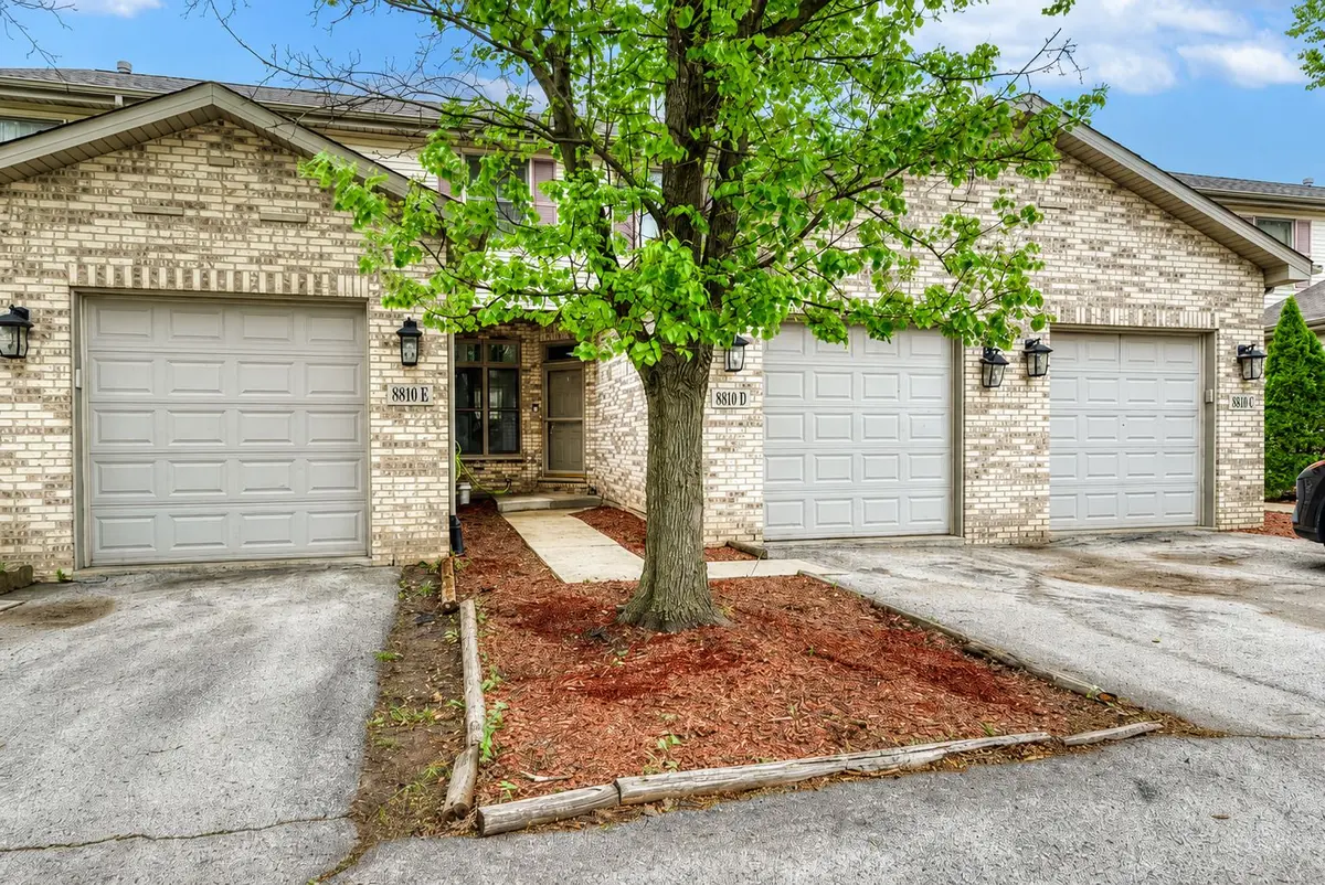 8810 W 84TH Place