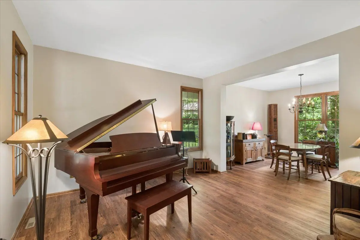 300 White Tail Lane