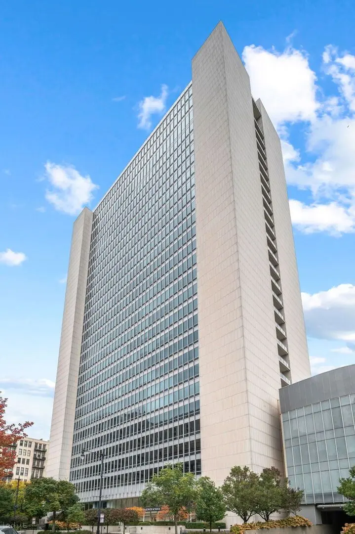 500 W Superior Street