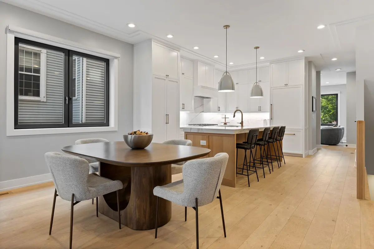 1644 W Diversey Parkway